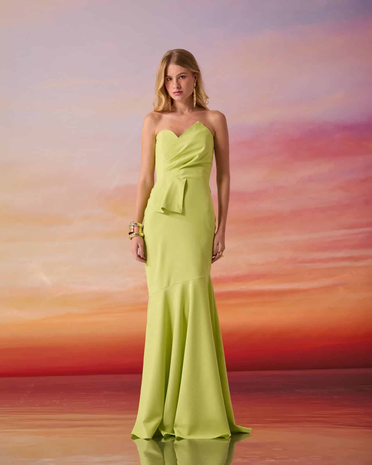 VESTIDO LONGO TOMARA QUE CAIA ASSIMETRICO CREPE ESTRUTURADO - 50% OFF